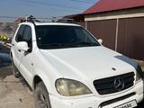Mercedes-Benz ML 320 2000 года за 2 100 000 тг. в Алматы – фото 2