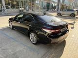 Toyota Camry 2019 года за 13 900 000 тг. в Астана – фото 3