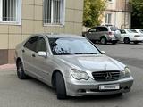 Mercedes-Benz C 200 2001 года за 2 600 000 тг. в Павлодар – фото 2
