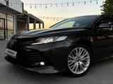 Toyota Camry 2018 годаүшін12 700 000 тг. в Шымкент – фото 2