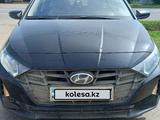 Hyundai i20 2023 года за 8 500 000 тг. в Уральск – фото 2