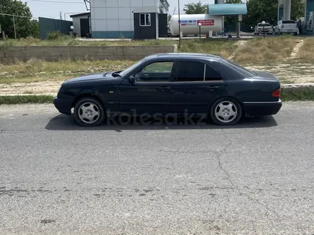 Mercedes-Benz E 230 1996 года за 2 300 000 тг. в Астана – фото 4