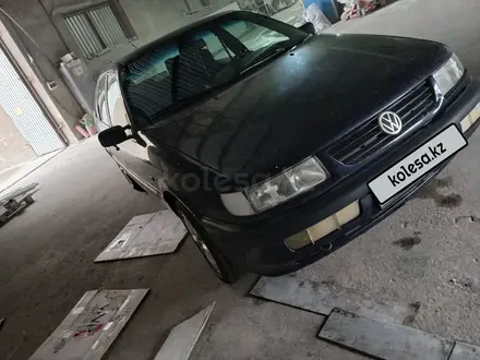 Volkswagen Passat 1995 года за 1 600 000 тг. в Шымкент – фото 4