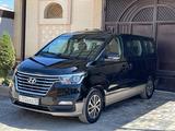 Hyundai Grand Starex Toyota Land Cruiser Prado 150 аренда с водителем в Алматы