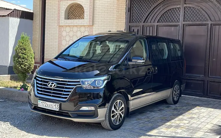 Hyundai Grand Starex Toyota Land Cruiser Prado 150 аренда с водителем в Алматы
