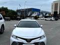 Toyota Camry 2018 года за 14 000 000 тг. в Актобе – фото 2