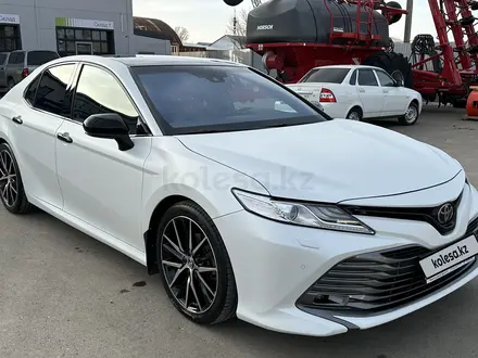 Toyota Camry 2020 года за 16 000 000 тг. в Уральск – фото 15