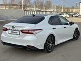 Toyota Camry 2020 года за 16 500 000 тг. в Уральск – фото 3