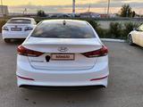 Hyundai Elantra 2017 годаfor4 800 000 тг. в Актобе – фото 2