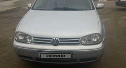 Volkswagen Golf 2001 годаүшін2 300 000 тг. в Астана