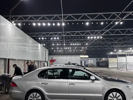 Skoda Superb 2011 года за 3 200 000 тг. в Алматы – фото 12