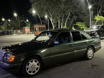 Mercedes-Benz E 230 1992 года за 2 000 000 тг. в Алматы