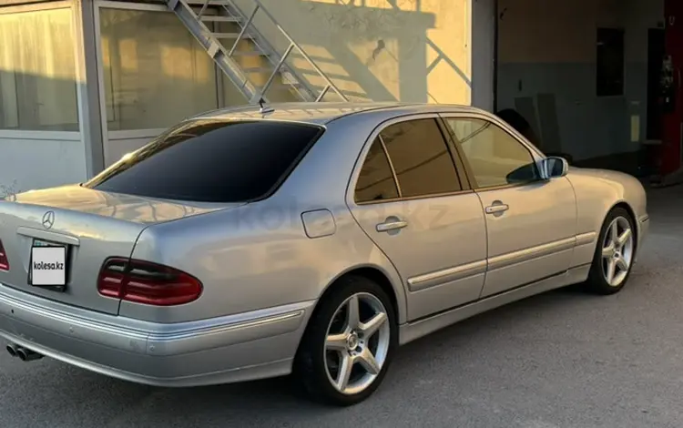 Mercedes-Benz E 320 2001 годаfor3 900 000 тг. в Жанаозен