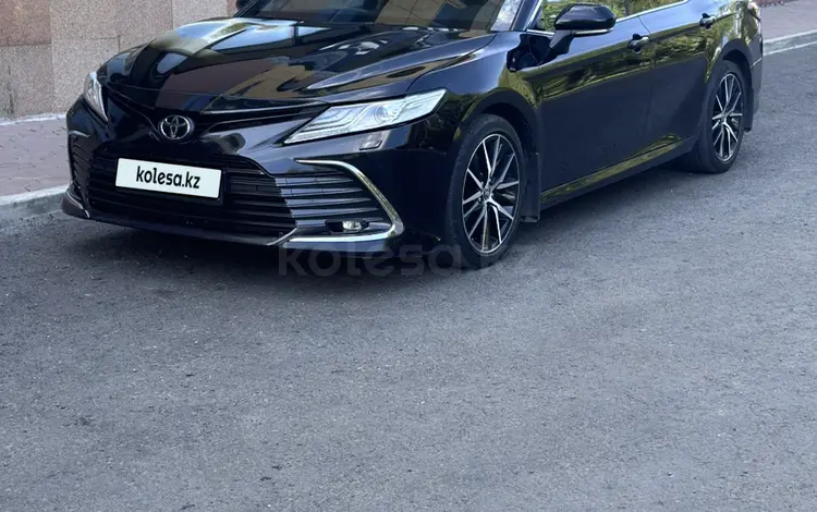 Toyota Camry 2021 года за 12 500 000 тг. в Астана