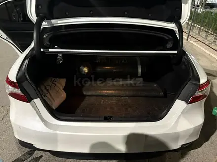 Toyota Camry 2019 года за 13 000 000 тг. в Жанаозен – фото 4