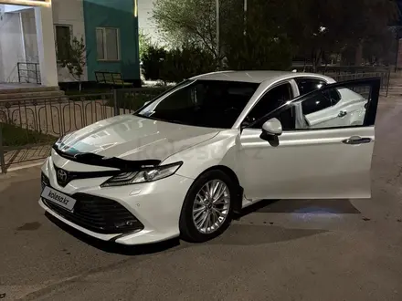 Toyota Camry 2019 года за 13 000 000 тг. в Жанаозен