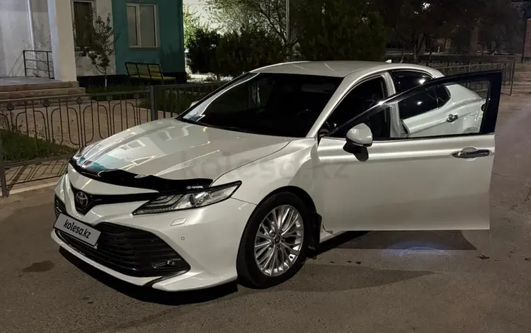 Toyota Camry 2019 года за 13 000 000 тг. в Жанаозен
