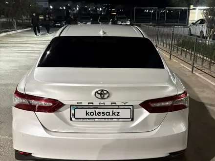 Toyota Camry 2019 года за 13 000 000 тг. в Жанаозен – фото 3