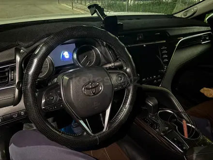 Toyota Camry 2019 года за 13 000 000 тг. в Жанаозен – фото 8