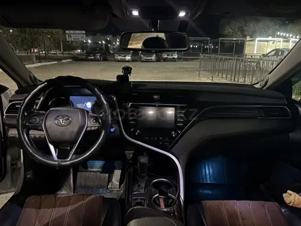 Toyota Camry 2019 года за 13 000 000 тг. в Жанаозен – фото 7