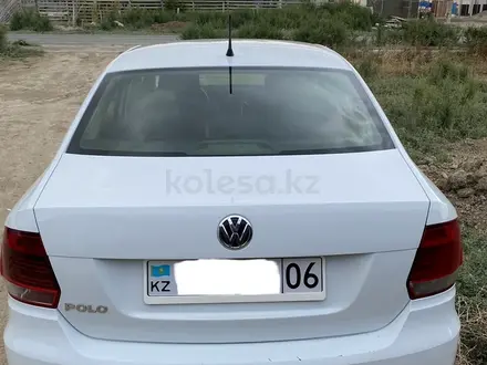 Volkswagen Polo 2015 года за 4 900 000 тг. в Атырау – фото 2
