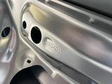 Крышка багажника Toyota Camry 50 55 EUR ORIGINAL за 150 000 тг. в Алматы – фото 4