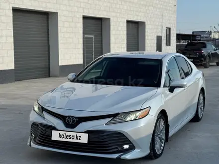 Toyota Camry 2020 года за 12 300 000 тг. в Атырау – фото 2