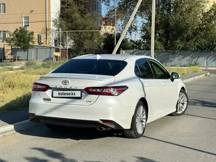 Toyota Camry 2020 года за 12 300 000 тг. в Атырау – фото 14