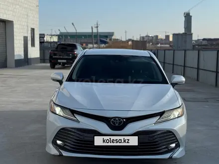 Toyota Camry 2020 года за 12 300 000 тг. в Атырау – фото 4
