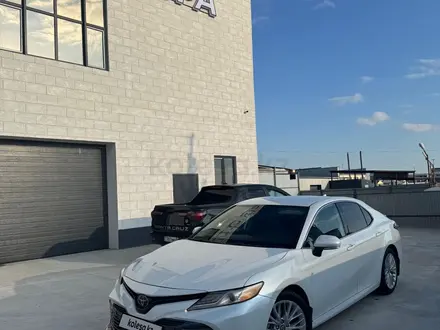 Toyota Camry 2020 года за 12 300 000 тг. в Атырау