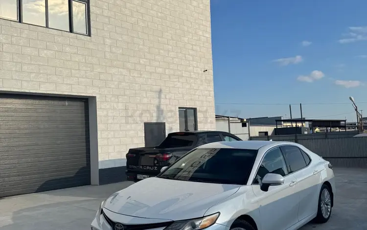 Toyota Camry 2020 года за 12 300 000 тг. в Атырау
