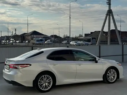Toyota Camry 2020 года за 12 300 000 тг. в Атырау – фото 5