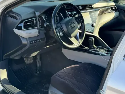 Toyota Camry 2020 года за 12 300 000 тг. в Атырау – фото 8