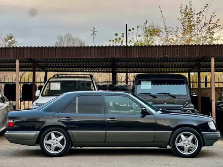 Mercedes-Benz E 320 1994 года за 3 295 000 тг. в Караганда – фото 8