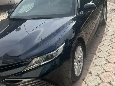 Toyota Camry 2018 года за 13 500 000 тг. в Алматы – фото 4
