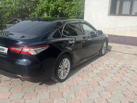 Toyota Camry 2018 года за 13 500 000 тг. в Алматы – фото 3