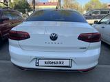 Volkswagen Passat 2021 года за 15 400 000 тг. в Алматы – фото 4