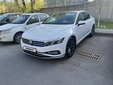 Volkswagen Passat 2021 года за 15 400 000 тг. в Алматы