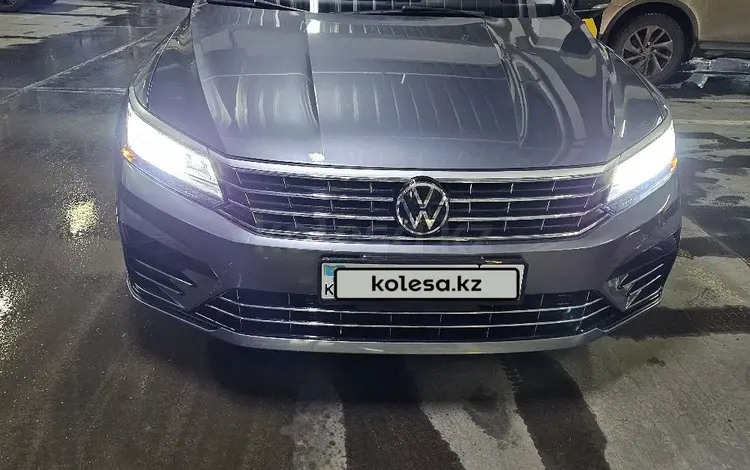 Volkswagen Passat 2017 года за 9 500 000 тг. в Алматы
