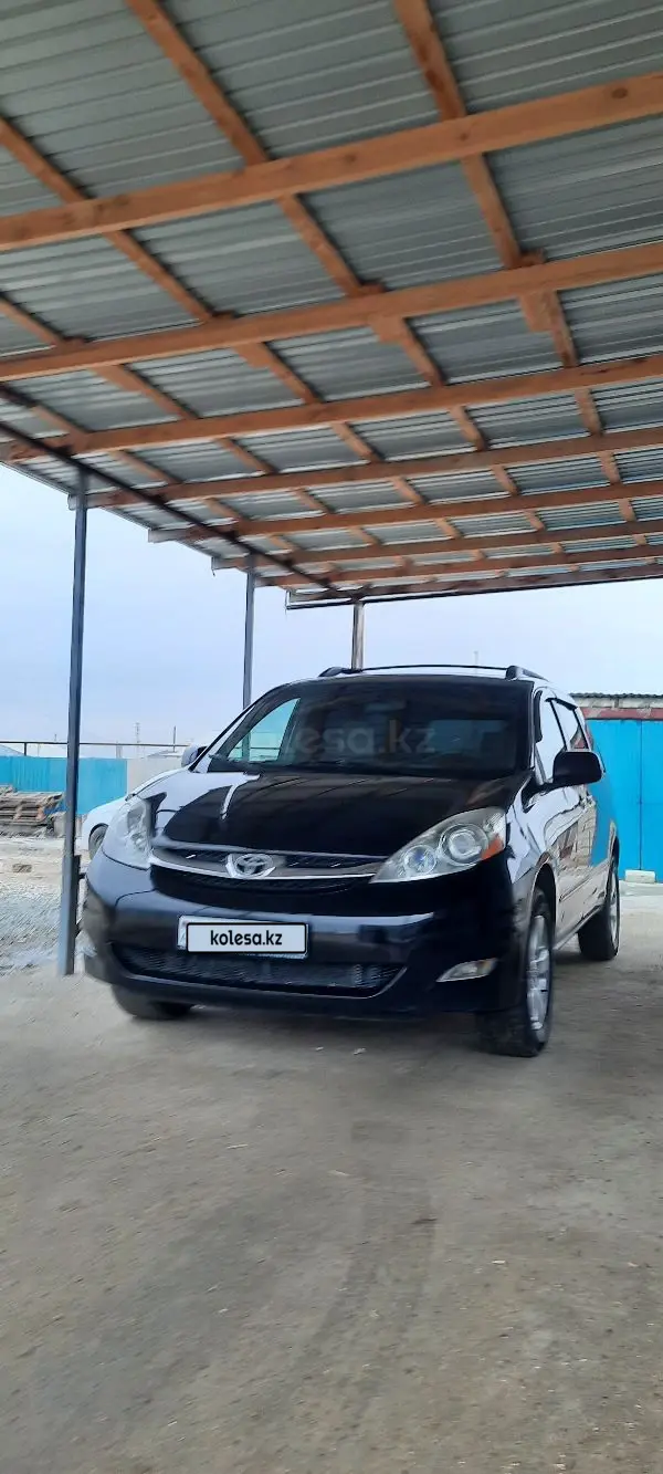 Toyota Sienna, 2009