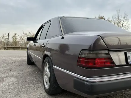 Mercedes-Benz E 220 1993 года за 3 000 000 тг. в Алматы – фото 9