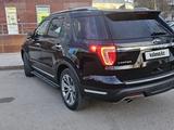 Ford Explorer 2017 года за 16 500 000 тг. в Астана – фото 2
