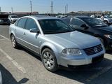 Volkswagen Passat 2002 года за 2 950 000 тг. в Атырау – фото 4