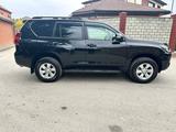 Toyota Land Cruiser Prado 2023 года за 27 500 000 тг. в Актобе – фото 4