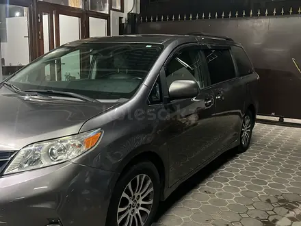 Toyota Sienna 2018 года за 16 500 000 тг. в Алматы – фото 3