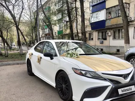 Toyota Camry 2021 года за 13 150 000 тг. в Уральск
