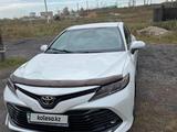 Toyota Camry 2019 года за 11 000 000 тг. в Атбасар – фото 2