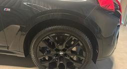 На BMW x7 диски с зимнейрезиной оригинал. Continental 275 40 22, 315 35 22. за 2 400 000 тг. в Алматы