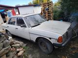 Mercedes-Benz E 220 1981 годаүшін250 000 тг. в Атбасар – фото 2