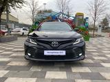 Toyota Camry 2020 года за 11 990 000 тг. в Алматы – фото 2